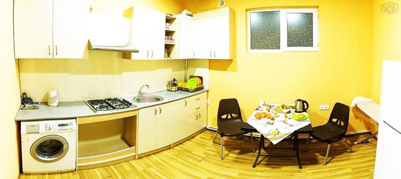 Domino Yerevan Hostel And Hotel Exterior photo